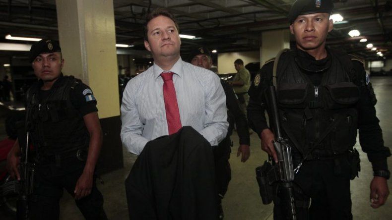 Guatemala: renuncia diputado que investiga al presidente