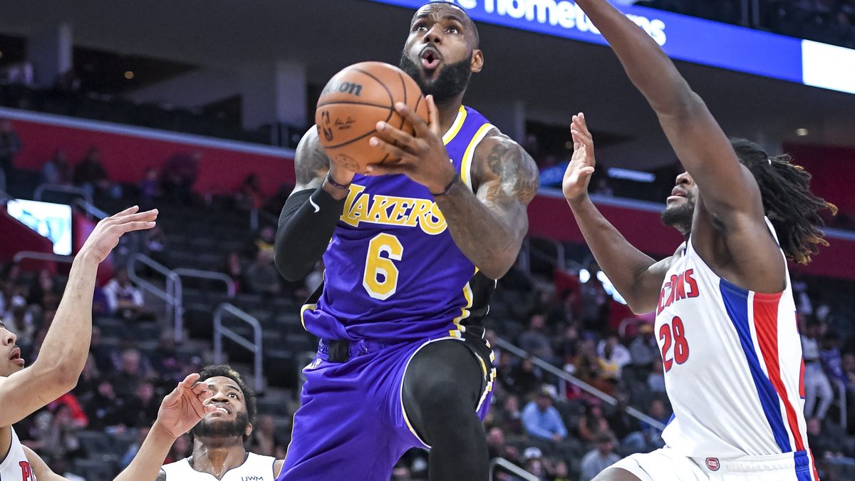 LeBron James e Isaiah Stewart.