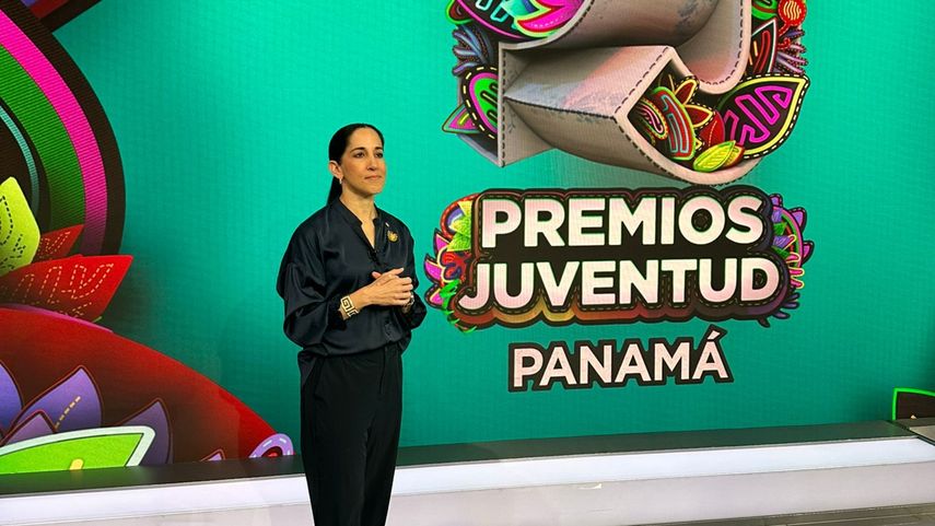 Ministra de Cultura visita estudios de Univisión previo a los Premios Juventud.