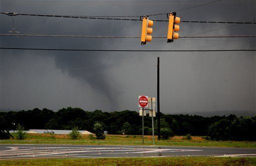 Lluvias anegan casas en Florida; un muerto por el temporal