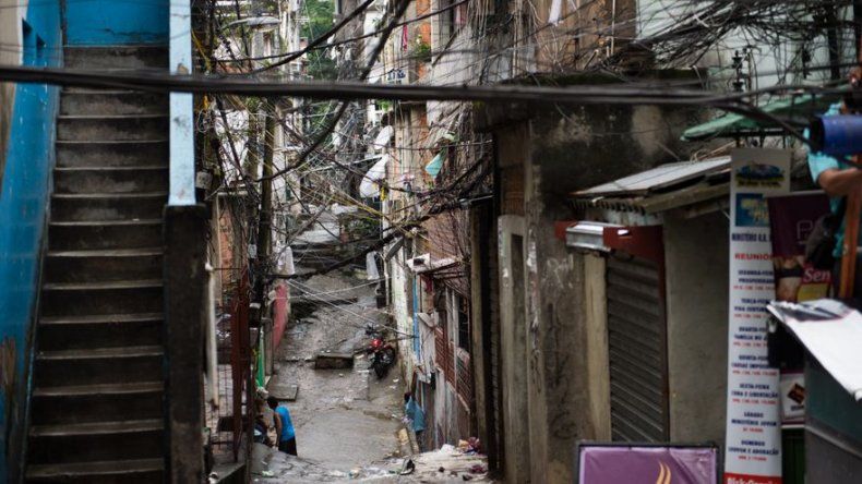Tiroteo entre narcos en mayor favela de Rio, ocupada por la policía