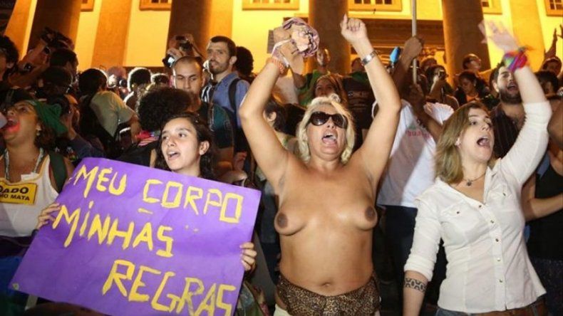 Entre protestas y ovaciones el Papa llega a Brasil
