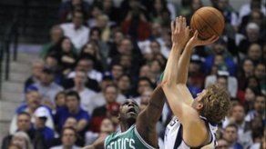 Nowitzki se coloca entre los 20 máximos anotadores de la NBA