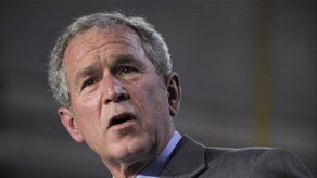 Bush firma ley para apoyar a deudores de hipotecas