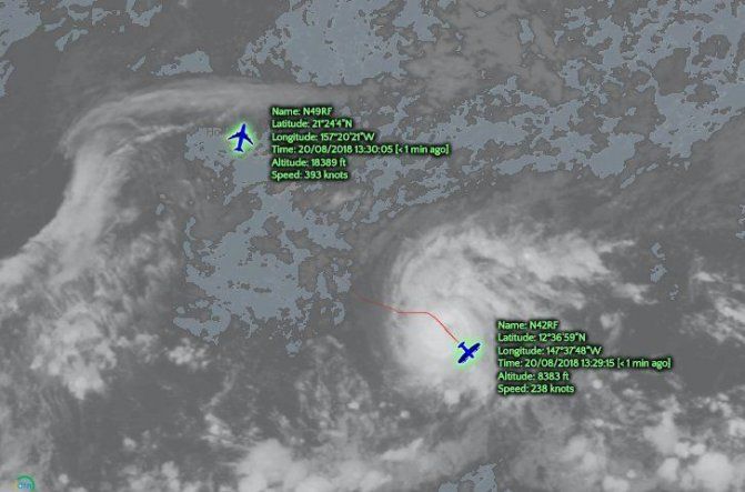 Un huracán de categoría 3 se aproxima a Hawái