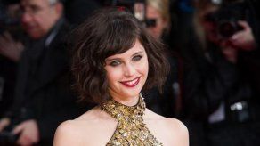Felicity Jones se deshace en elogios hacia Eddie Redmayne