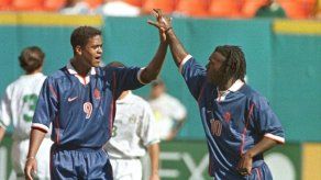 Holandeses Seedorf y Kluivert entrenarán a la selección de Camerún