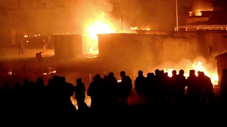 Francia: 600 desaparecidos tras fuego en campo de refugiados