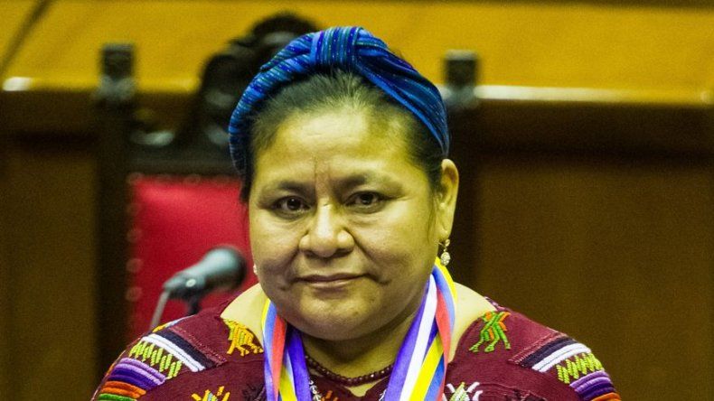 Venezuela homenajea a Menchú con condecoración y doctorado honoris causa