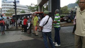 Jubilados continúan con protestas en la 5 de Mayo