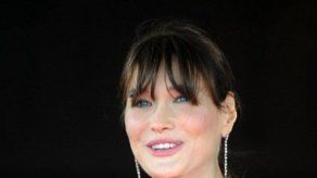 Carla Bruni inflama las críticas de las feministas en Twitter
