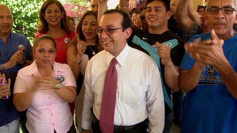 Flores presenta declaración de bienes antes de tomar posesión como rector de la UP