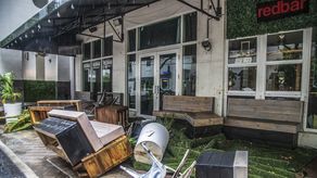 El ministro de Seguridad Nacional, Michael Weeks, dijo que los servicios de emergencia monitoreaban la tormenta.