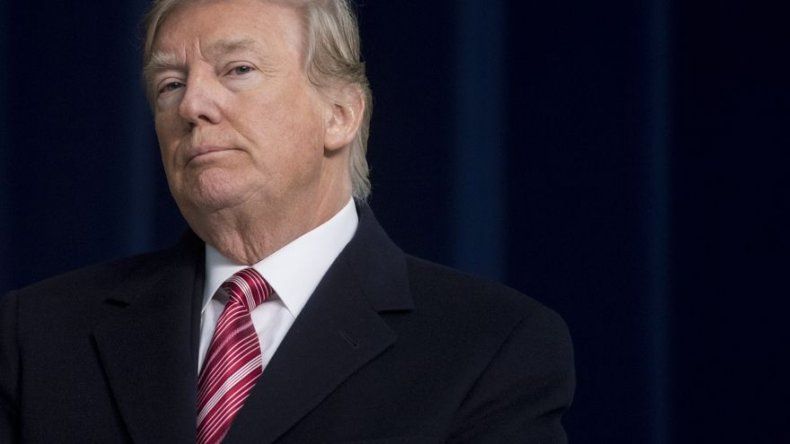 Trump ataca a autor de libro crítico y sus aliados lo llaman genio político
