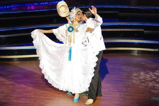 Bailando en honor a la Patria