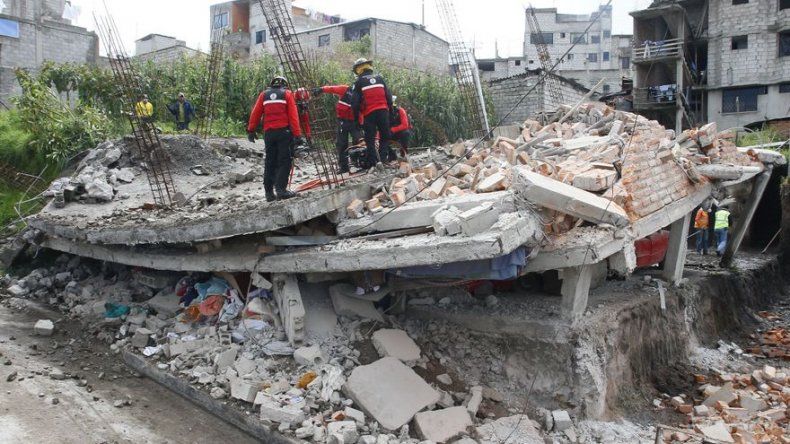 Sismo en Ecuador: balance oficial sube a 246 muertos y 2.527 heridos