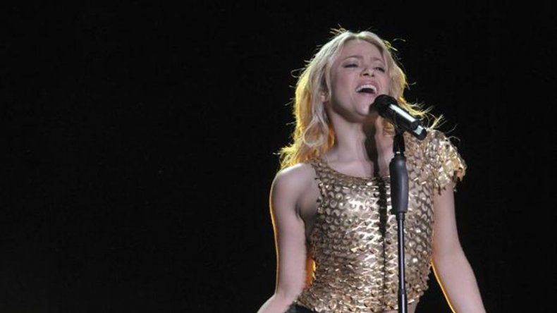 Critican a Shakira por olvidarse de sus raíces