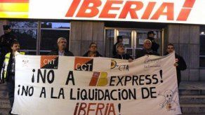 Segundo día de huelga de Iberia obliga a cancelar 230 vuelos