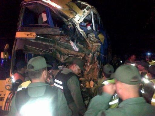 Al menos 9 muertos y 35 heridos en accidente de carretera en Venezuela