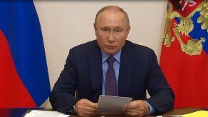 Putin aislado por caso de covid en su entorno