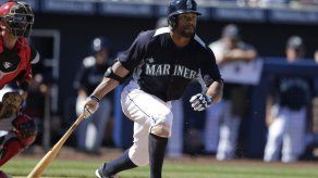 Cerveceros contratan a toletero Eric Thames