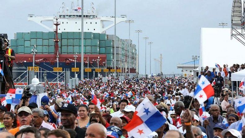 Canal ampliado celebra su primer año en medio de hitos y superando expectativas
