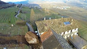 Asombroso desprendimiento de rocas destruye finca en Italia