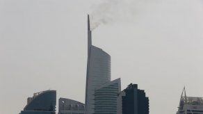 Reportan incendio en el edificio Almas Tower de Dubái