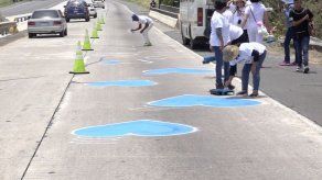 Pintan corazones azules para recordar a víctimas de accidente en Antón Pintan corazones azules para recordar a víctimas de accidente en Antón