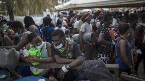 En el Tapón del Darién los migrantes no sólo están expuestos a la inclemencia de la selva, sino también a las redes de tráfico de migrantes y de drogas.