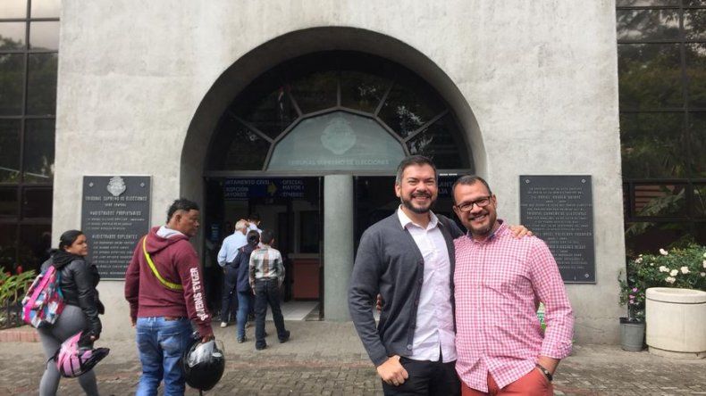 Pareja gay casada en Colombia tramita inscripción de matrimonio en Costa Rica