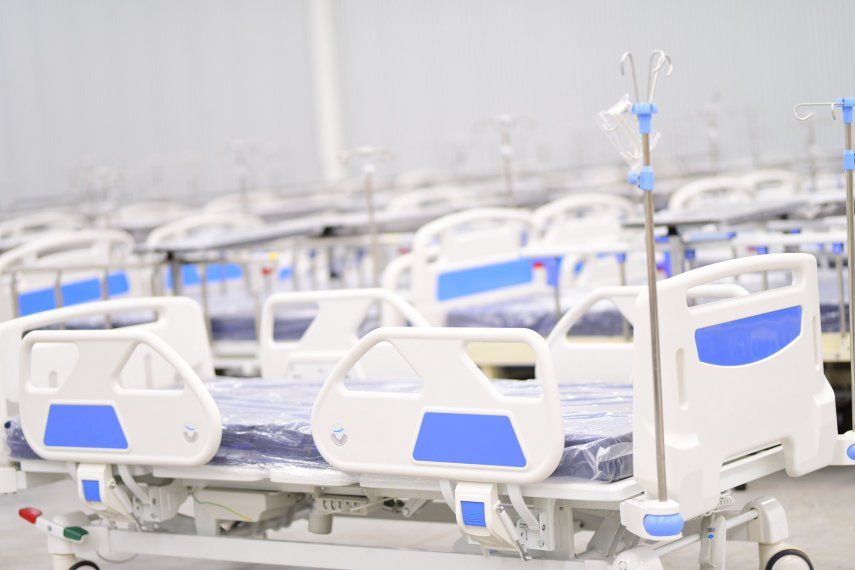 Bukele ordenó el cambio de todas las camas hospitalarias del sistema público de salud.