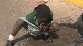 Policía usa gas lacrimógeno contra niños en Kenia