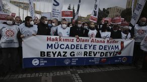 La inflación en Turquía subió a casi 49% en enero, su mayor nivel en 20 años, reduciendo gravemente el poder adquisitivo y el valor de los ahorros.