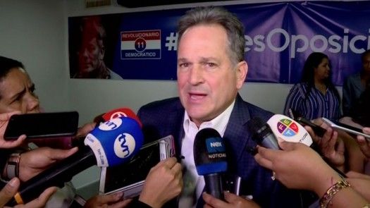 Navarro inicia trámite para correr como precandidato presidencial