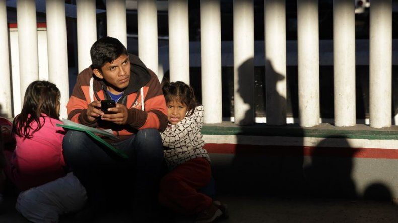Pentágono busca base para albergar a 5.000 niños migrantes