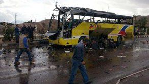 Mueren tres turistas en atentado contra autobús turístico en Egipto