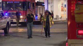 Niña es liberada de escalera eléctrica en almacén en Los Andes