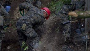 Al menos cuatro muertos y un centenar de desaparecidos por deslave en Guatemala