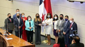 La ministra de Relaciones Exteriores de Panamá, Erika Mouynes en el Pleno de la Asamblea Nacional.