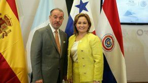 Un lujoso Ferrari amenaza reputación del procurador mexicano en momento clave