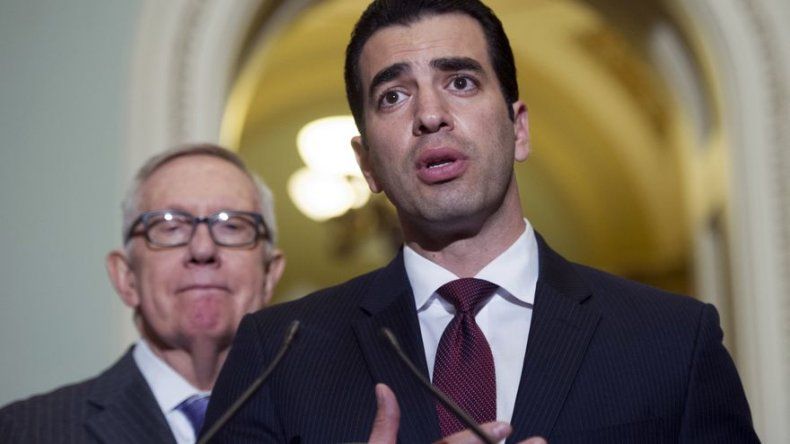Kihuen vuelve a la política a pesar de denuncias de acoso