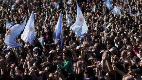 Argentinos protestan contra decisión de pedir ayuda al FMI