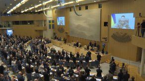 Zelenski acusa a Rusia de usar bombas de fósforo en Ucrania