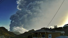 Las cenizas del volcán y el flujo piroclástico han destruido cosechas en isla San Vicente.