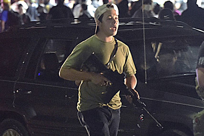 Kyle Rittenhouse quien enfrenta cargos por homicidio intencional.