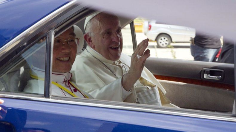 El papa Francisco llega a Myanmar para visita oficial