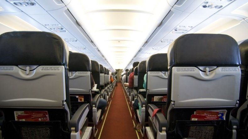 Niña evade seguridad en Ginebra y aborda un avión