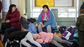 Naciones Unidas dice que más de 3.5 millones de personas, en su mayoría mujeres y niños, han huido de Ucrania.