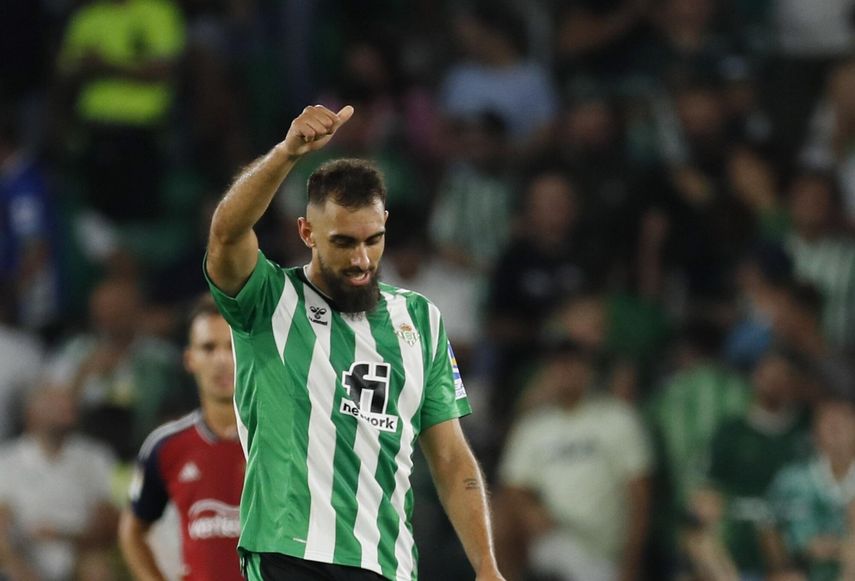 Borja Iglesias lidera la tabla de goleadores de LaLiga junto a Robert Lewandowsky.